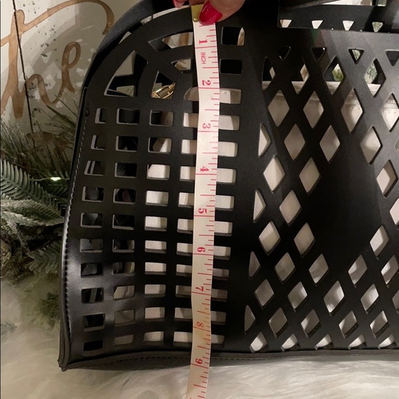 Vegan Leather Handbag - Picture 6 of 7